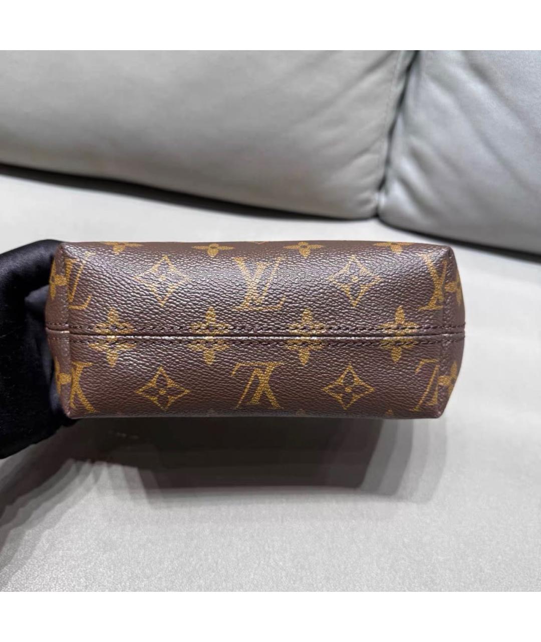 LOUIS VUITTON Коричневая кожаная сумка с короткими ручками, фото 5