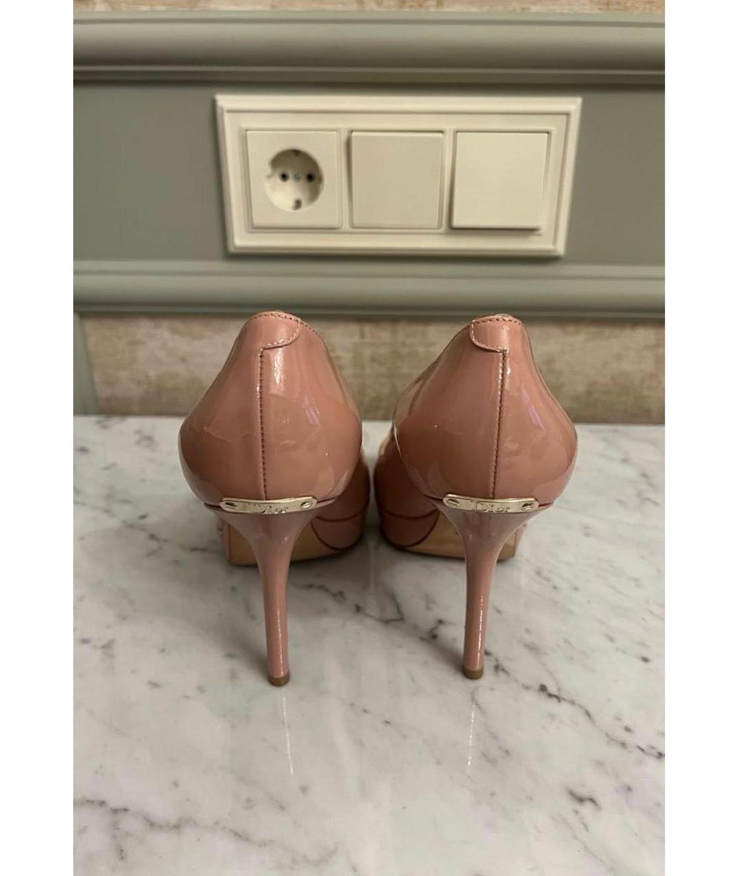 CHRISTIAN DIOR Бежевые туфли из лакированной кожи, фото 4