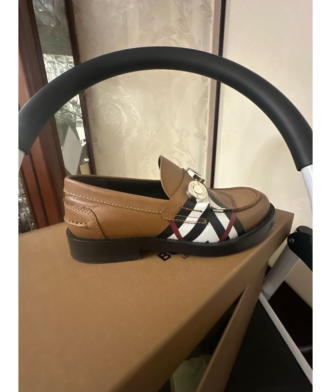 BURBERRY Бежевые кожаные лоферы, фото 4