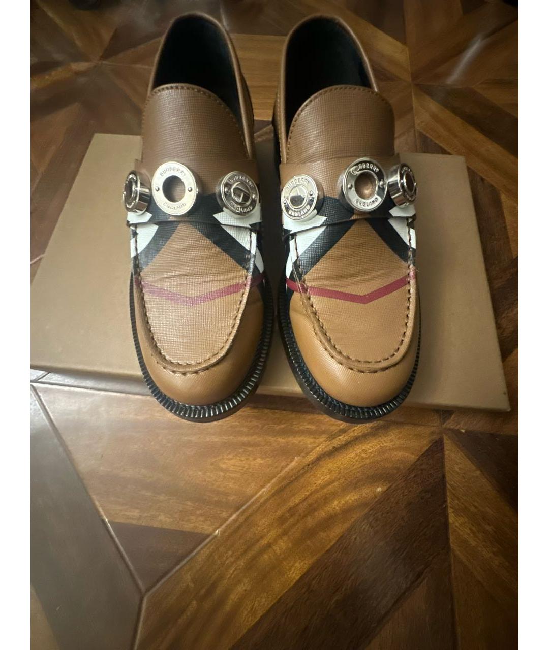 BURBERRY Бежевые кожаные лоферы, фото 2