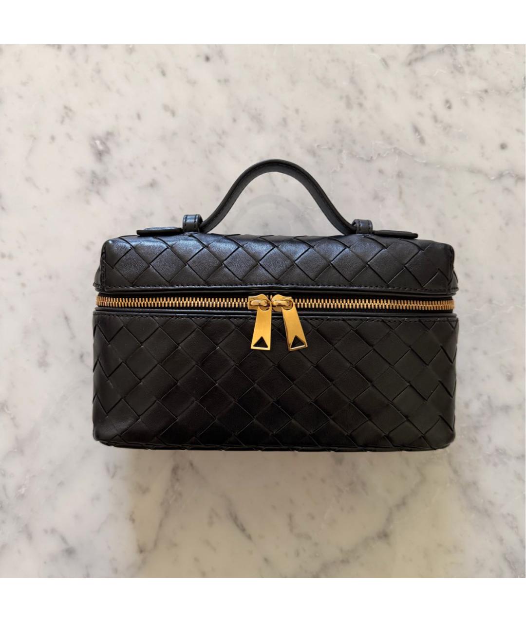 BOTTEGA VENETA Черная кожаная сумка с короткими ручками, фото 9