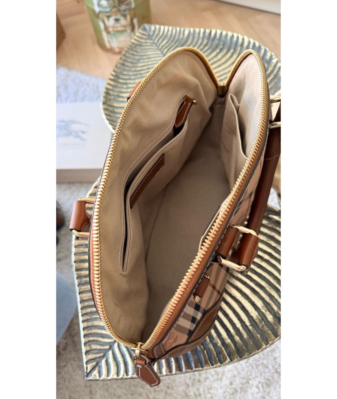 BURBERRY Коричневая сумка с короткими ручками из канвы, фото 4