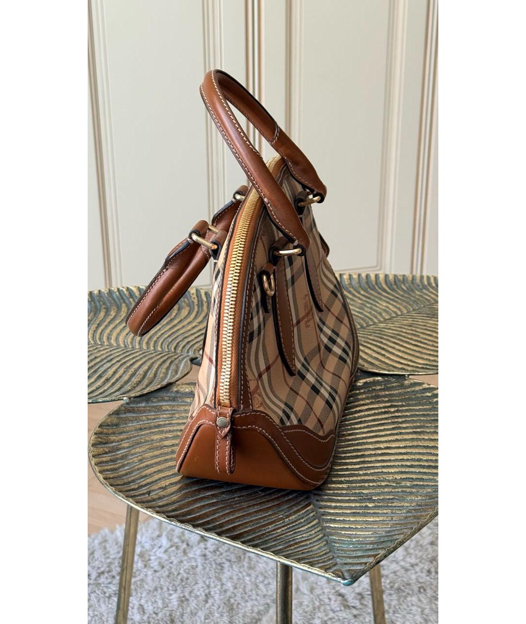 BURBERRY Коричневая сумка с короткими ручками из канвы, фото 2