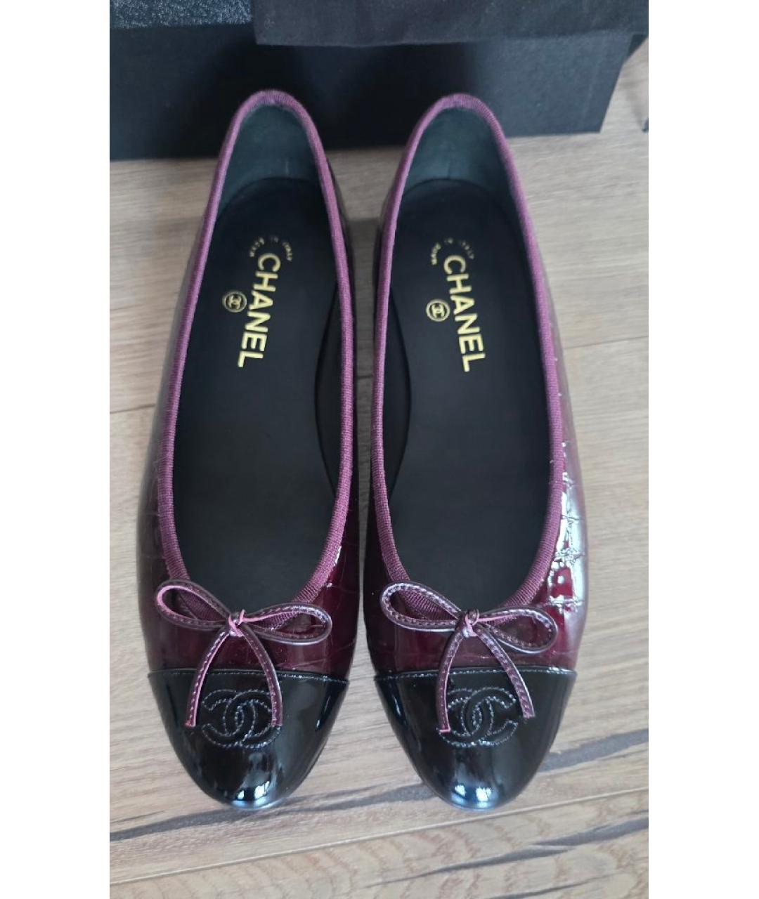 CHANEL Бордовые балетки из кожи крокодила, фото 3