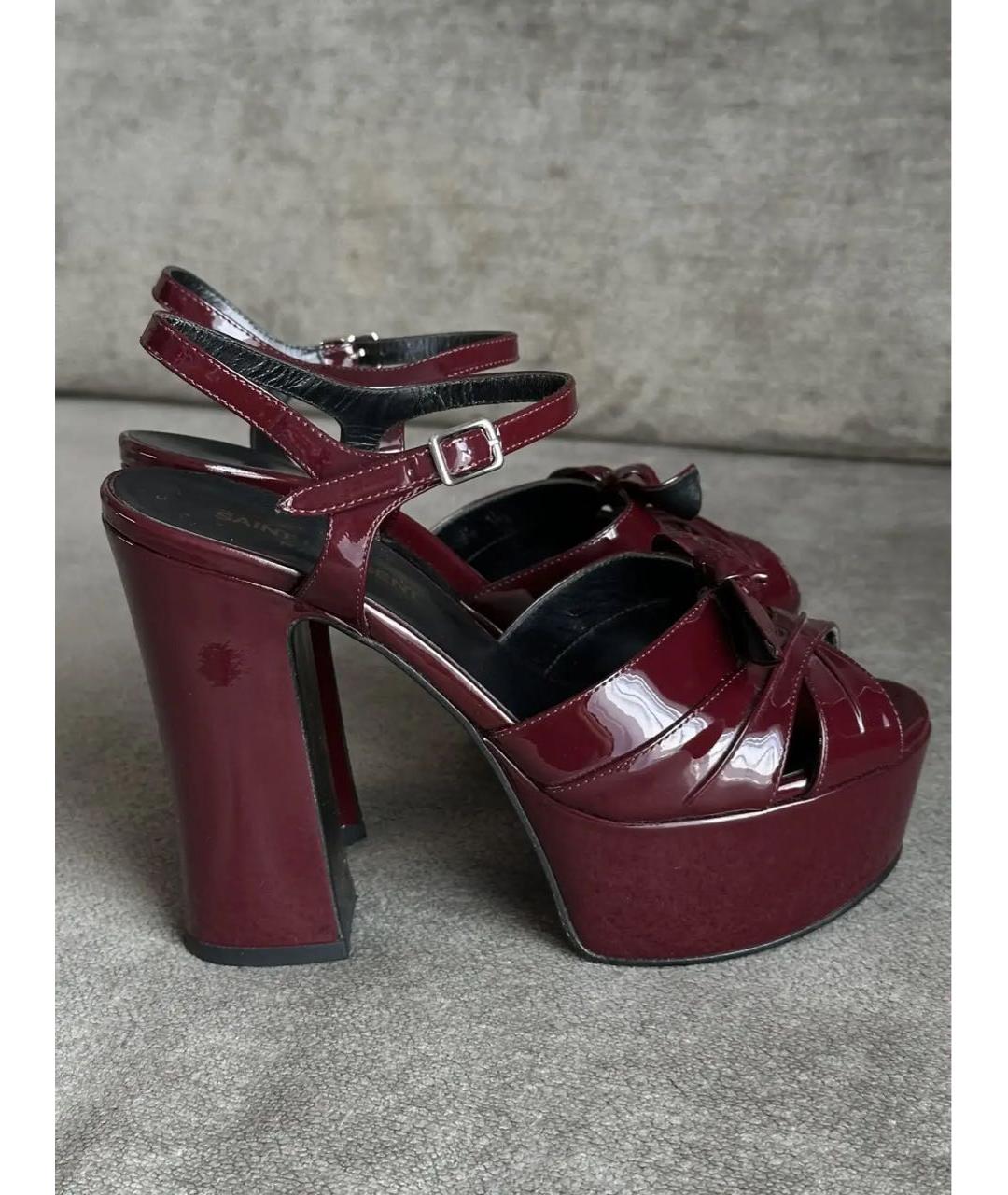SAINT LAURENT Бордовые босоножки из лакированной кожи, фото 9