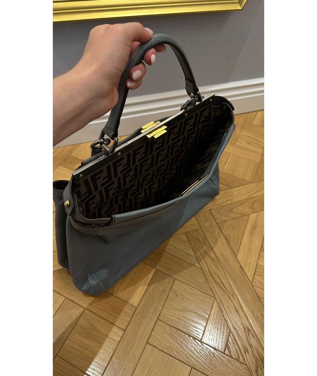 FENDI Серая кожаная сумка с короткими ручками, фото 4