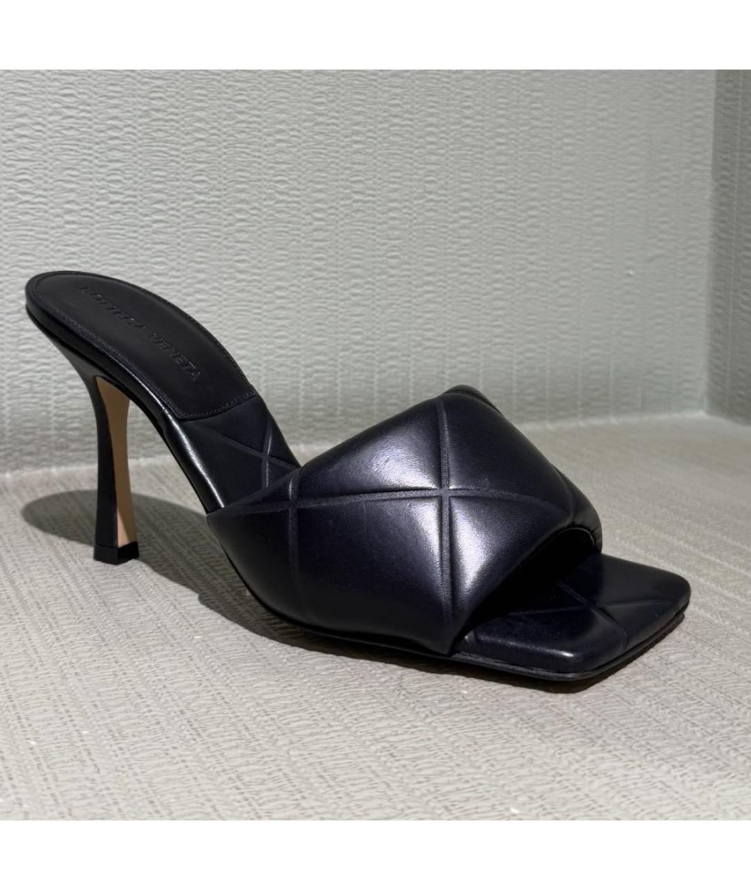 BOTTEGA VENETA Черные кожаные мюли, фото 5
