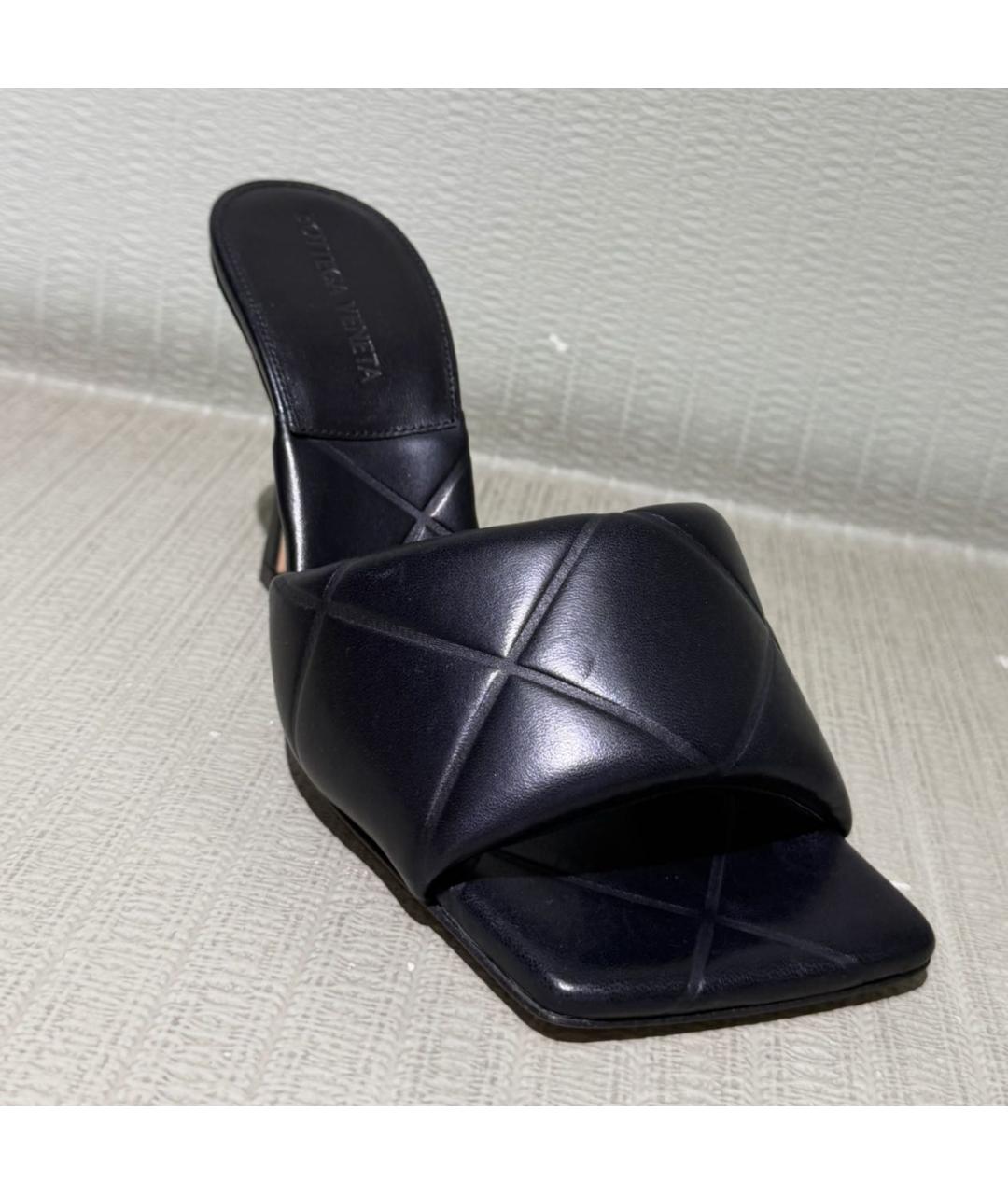 BOTTEGA VENETA Черные кожаные мюли, фото 2