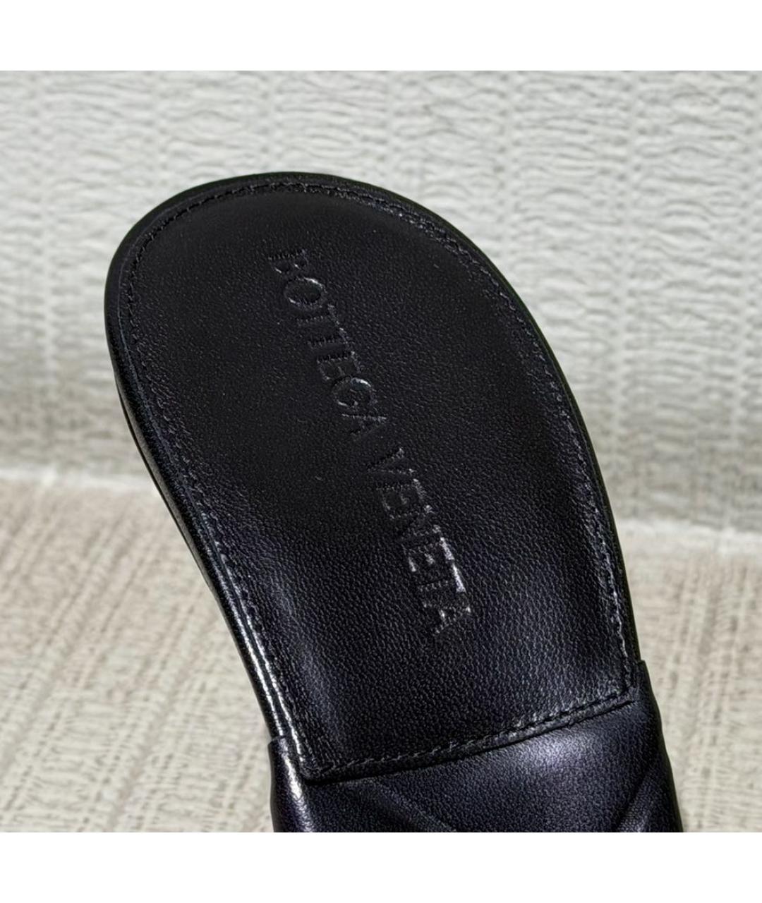 BOTTEGA VENETA Черные кожаные мюли, фото 4