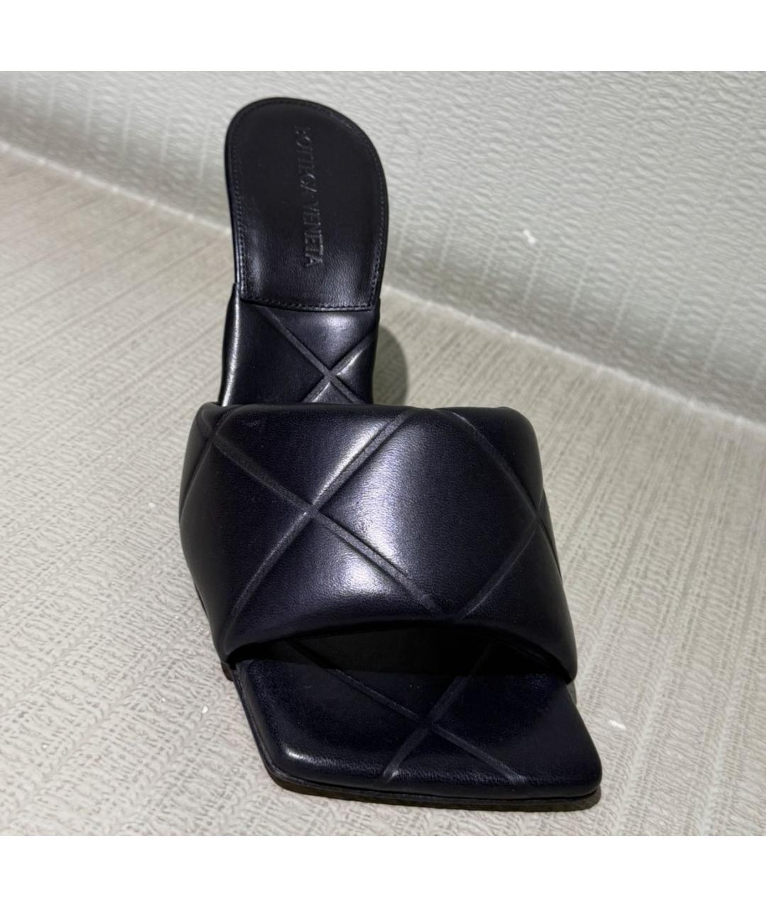 BOTTEGA VENETA Черные кожаные мюли, фото 3