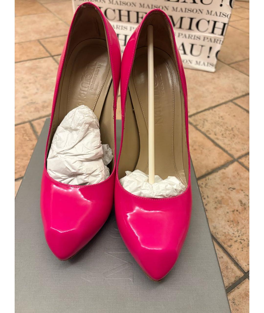 ALEXANDER MCQUEEN Фуксия туфли из лакированной кожи, фото 2