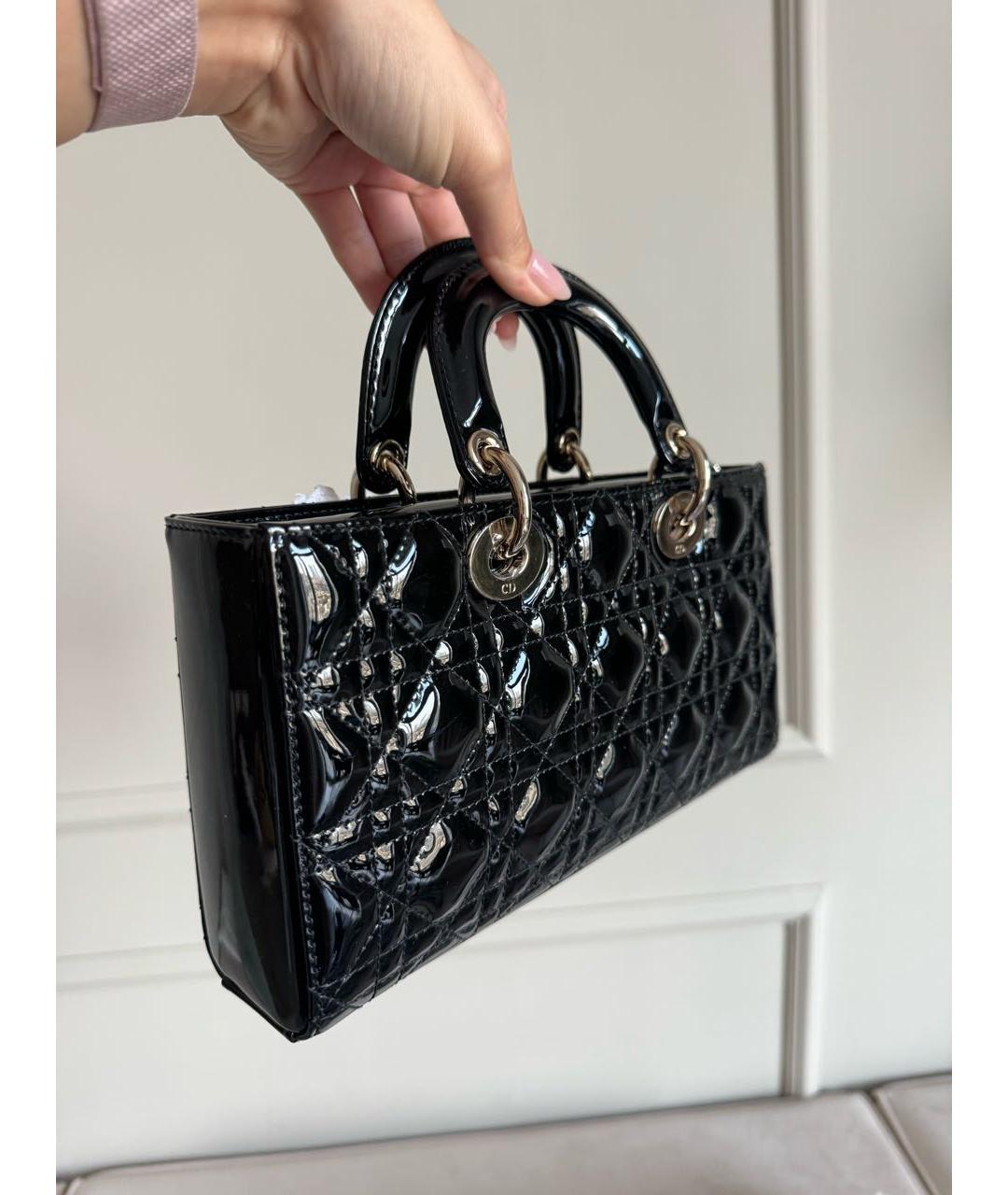 CHRISTIAN DIOR Черная сумка с короткими ручками из лакированной кожи, фото 2