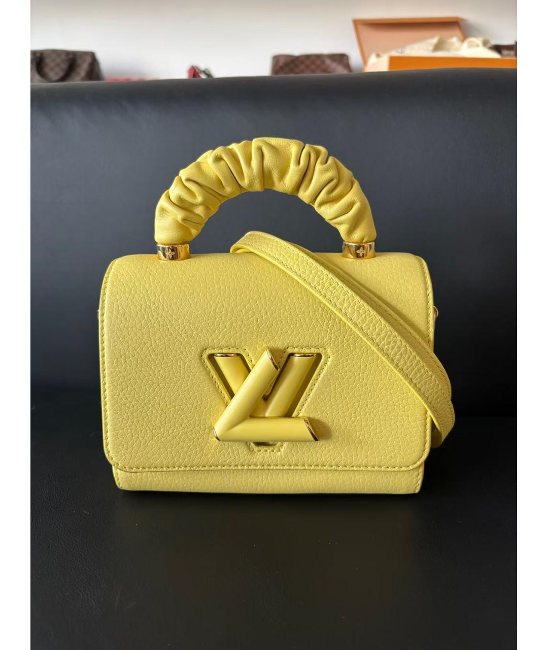LOUIS VUITTON Желтая кожаная сумка с короткими ручками, фото 2
