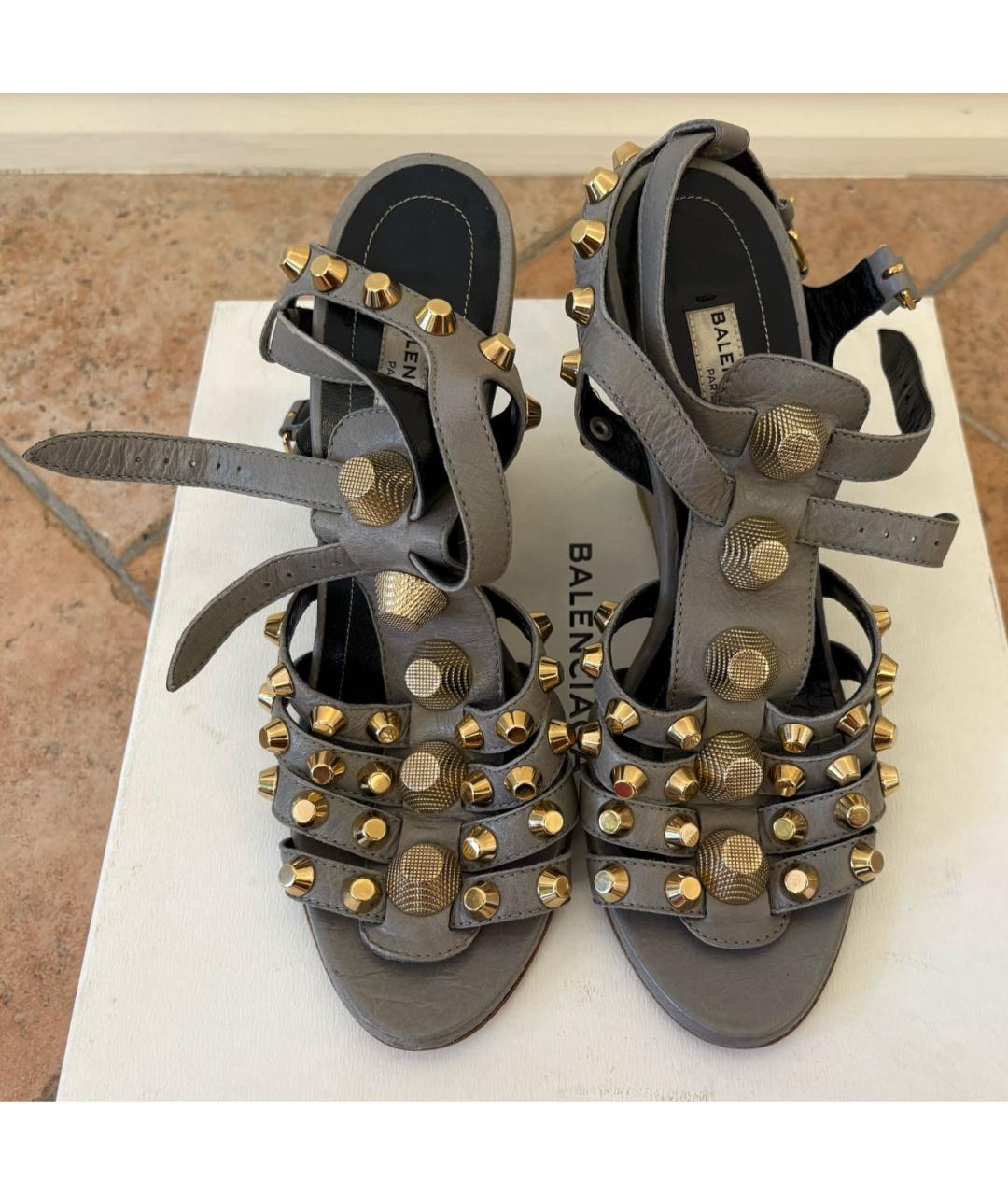 BALENCIAGA Серые кожаные босоножки, фото 2