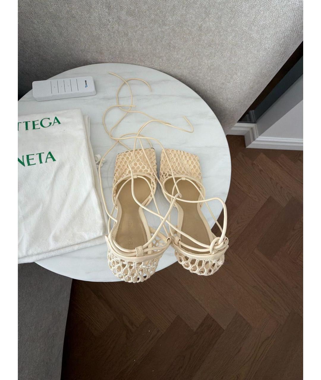 BOTTEGA VENETA Бежевые кожаные босоножки, фото 3
