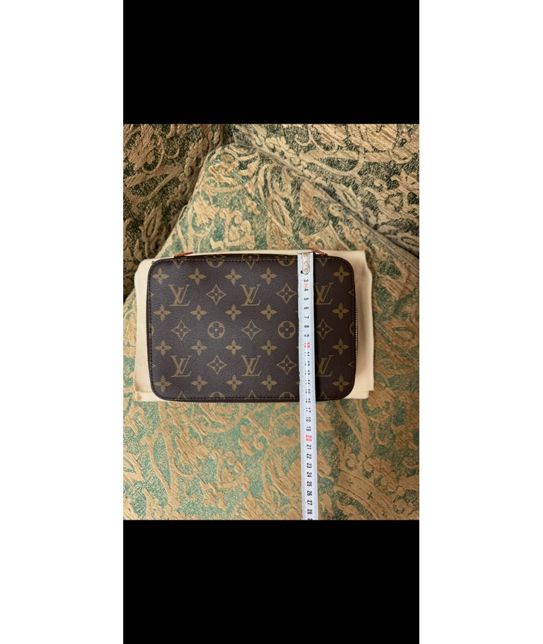 LOUIS VUITTON Коричневая косметичка из канвы, фото 6
