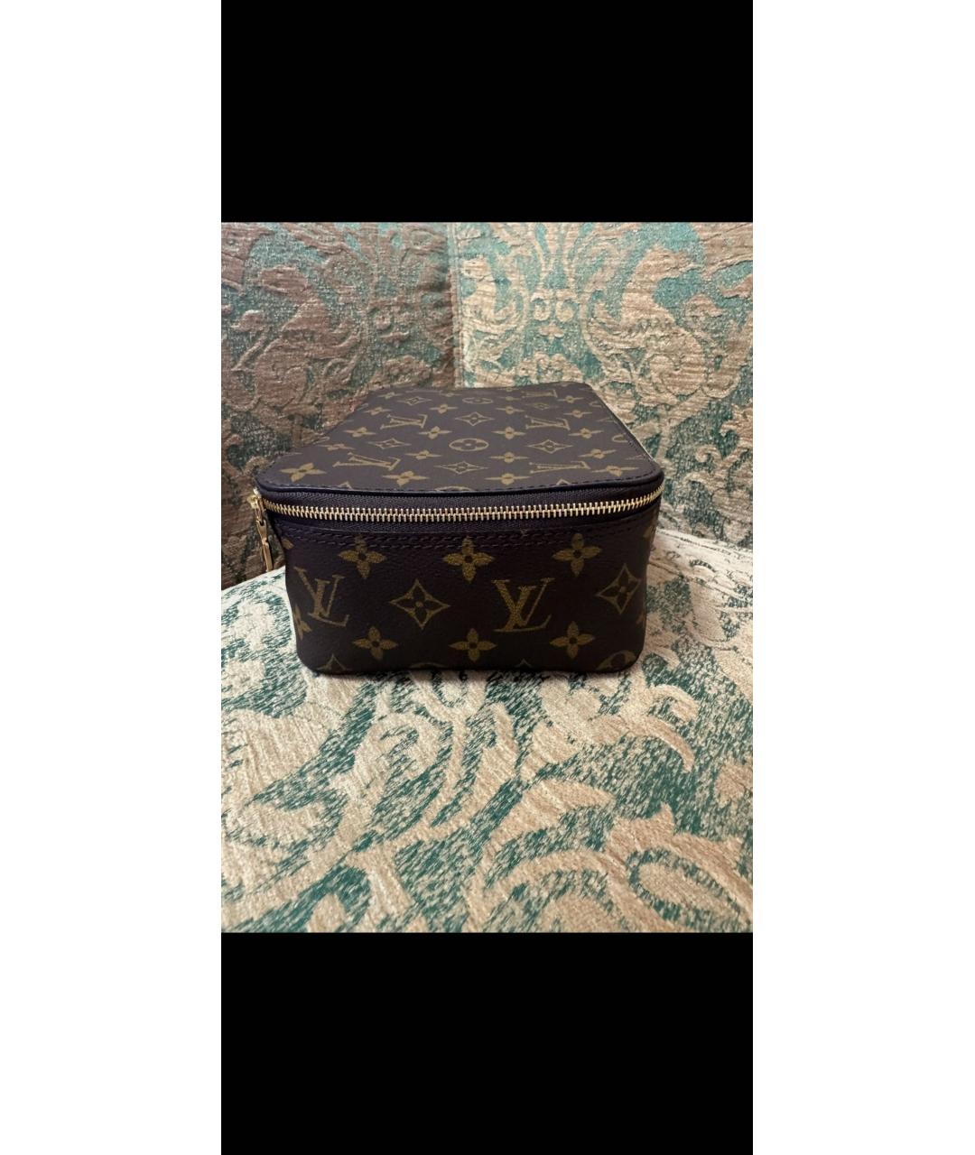 LOUIS VUITTON Коричневая косметичка из канвы, фото 2