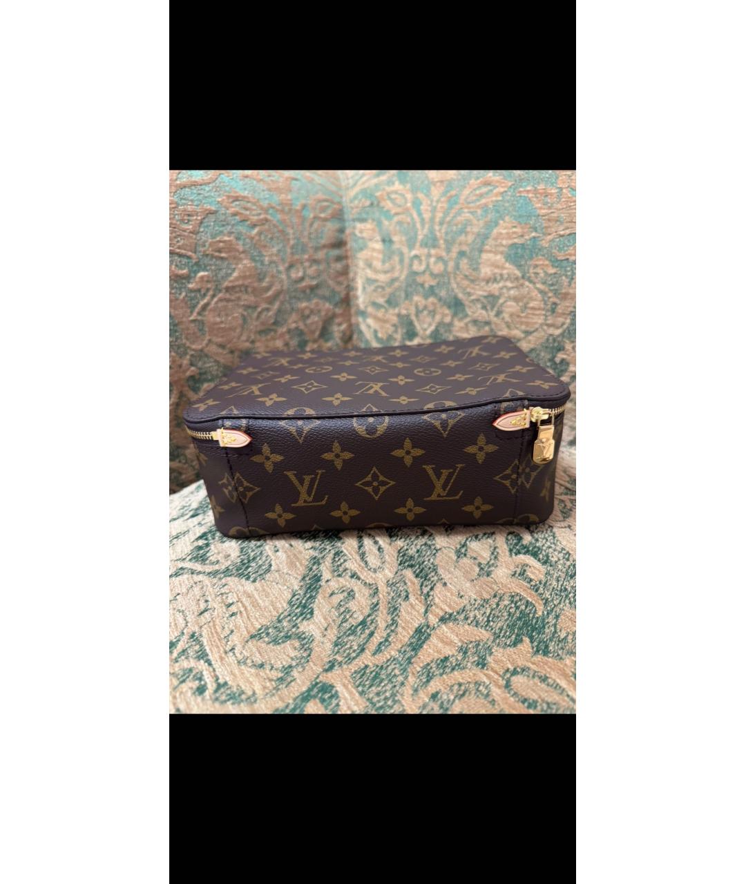 LOUIS VUITTON Коричневая косметичка из канвы, фото 3