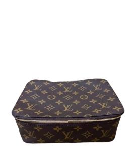 LOUIS VUITTON Косметичка