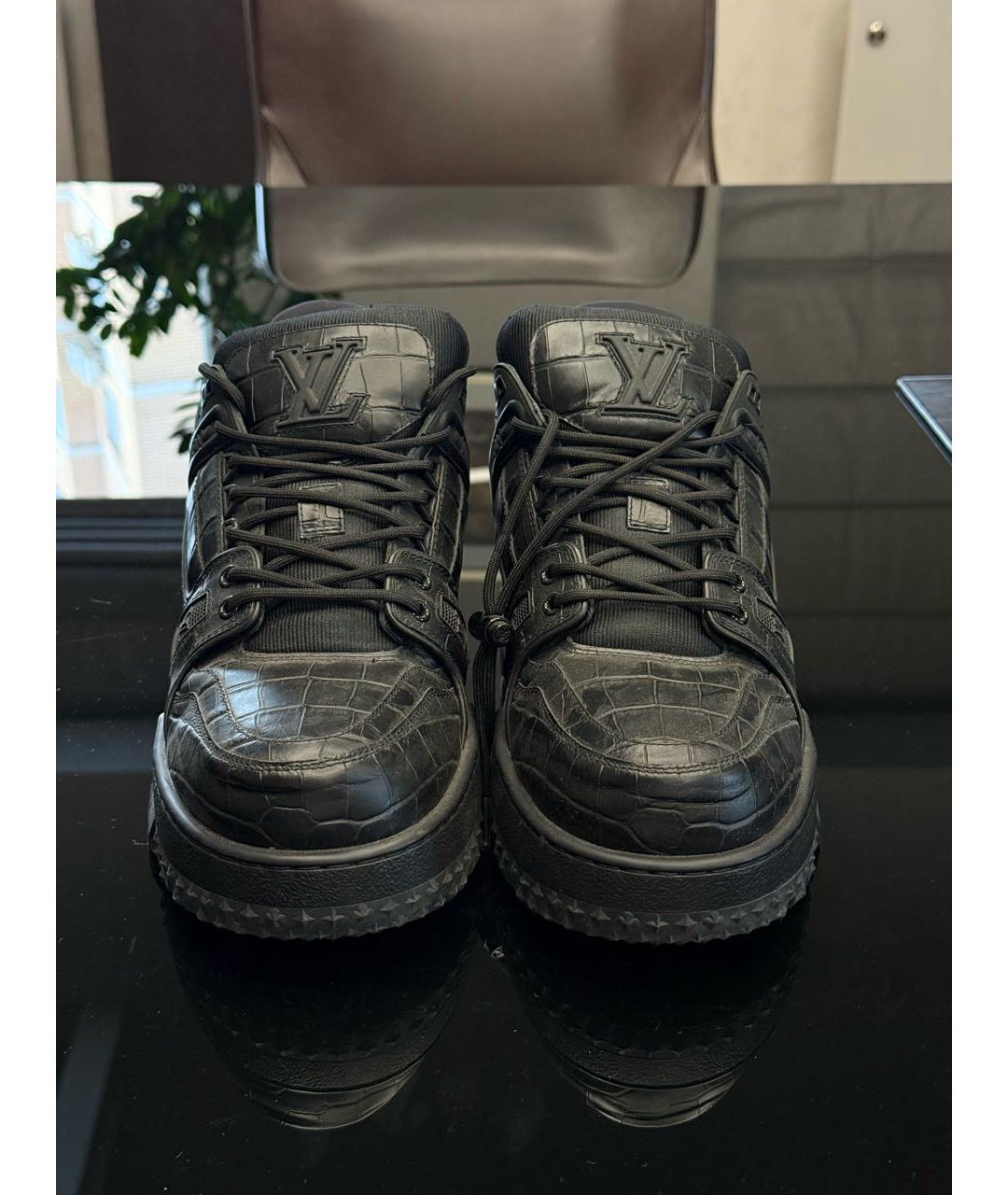 LOUIS VUITTON Черные низкие кроссовки / кеды из кожи крокодила, фото 2