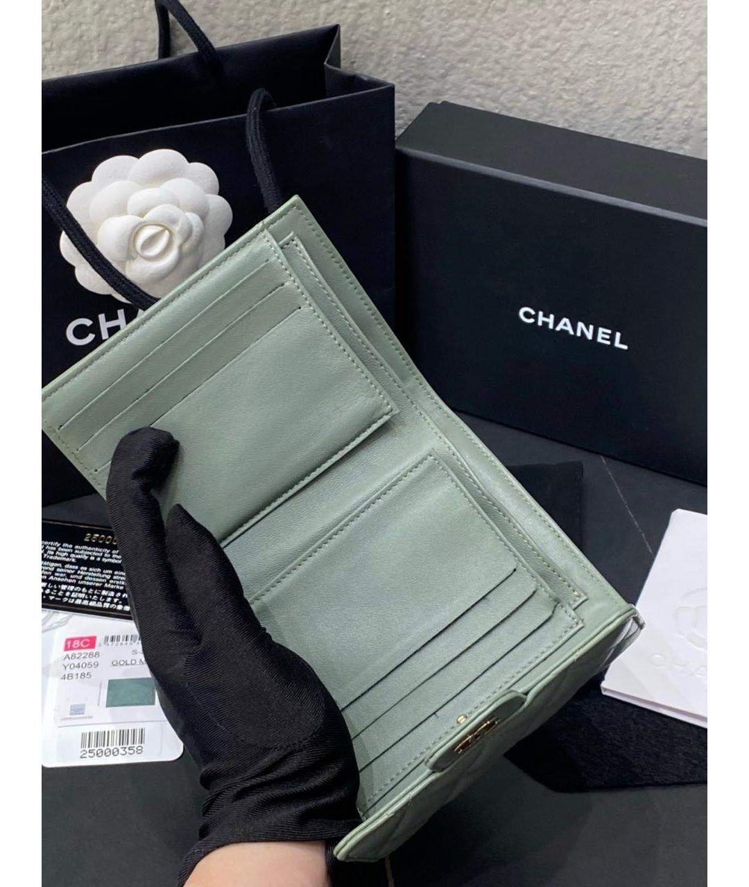 CHANEL Зеленый кожаный кардхолдер, фото 6