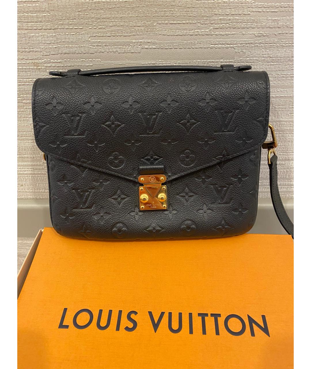 LOUIS VUITTON Черная кожаная сумка через плечо, фото 2
