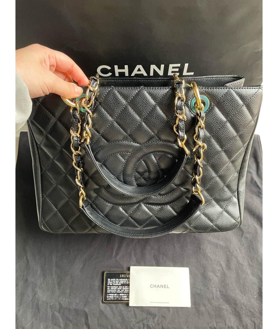 CHANEL Черная кожаная сумка тоут, фото 7