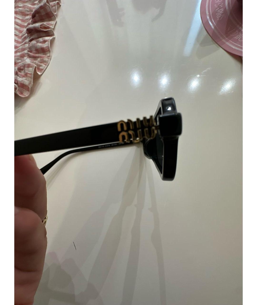 MIU MIU Черные пластиковые солнцезащитные очки, фото 3