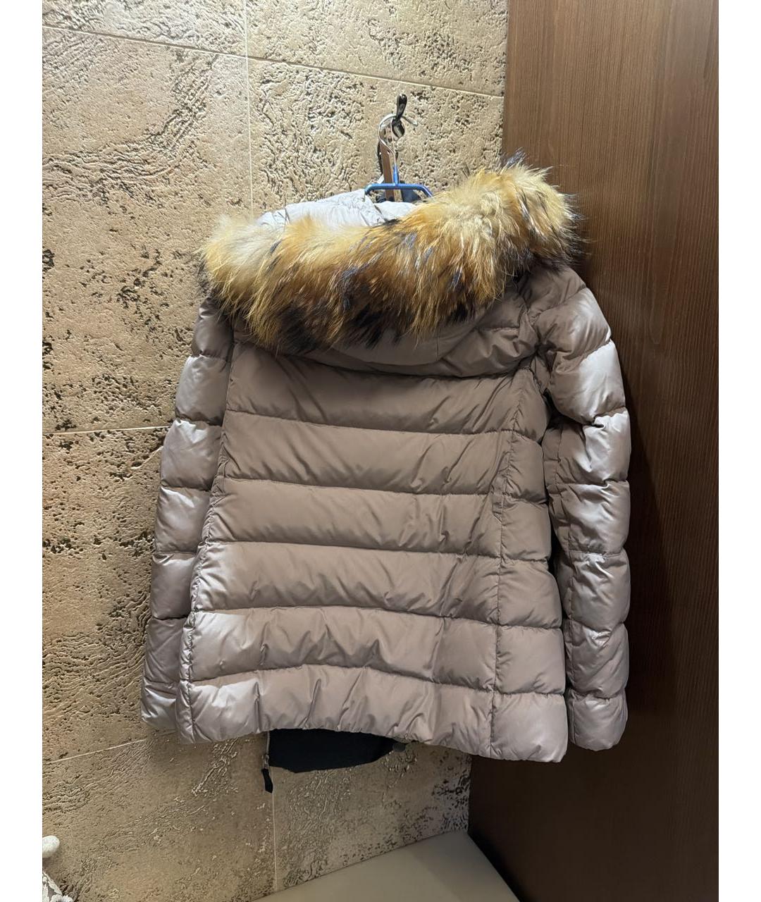 MONCLER Бежевый полиэстеровый пуховик, фото 2