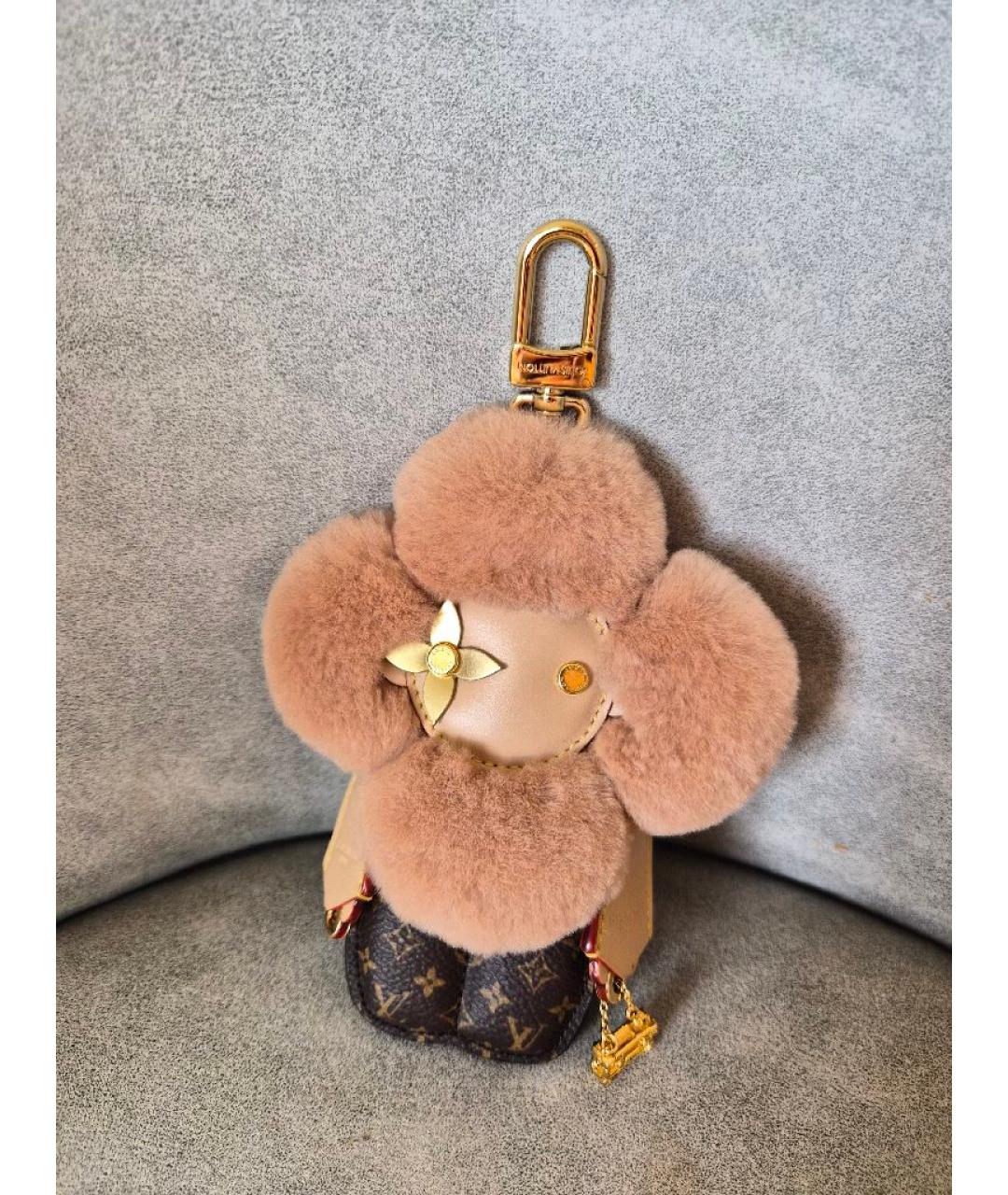 LOUIS VUITTON Коричневый брелок, фото 4