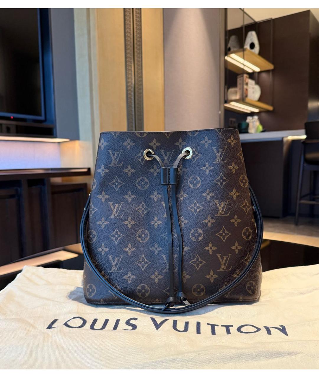 LOUIS VUITTON Черная кожаная сумка тоут, фото 9