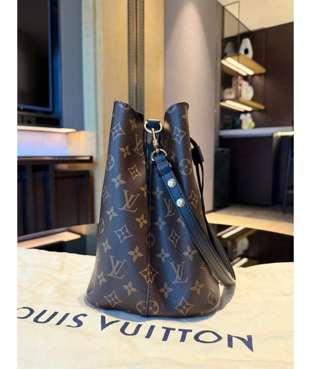 LOUIS VUITTON Черная кожаная сумка тоут, фото 3