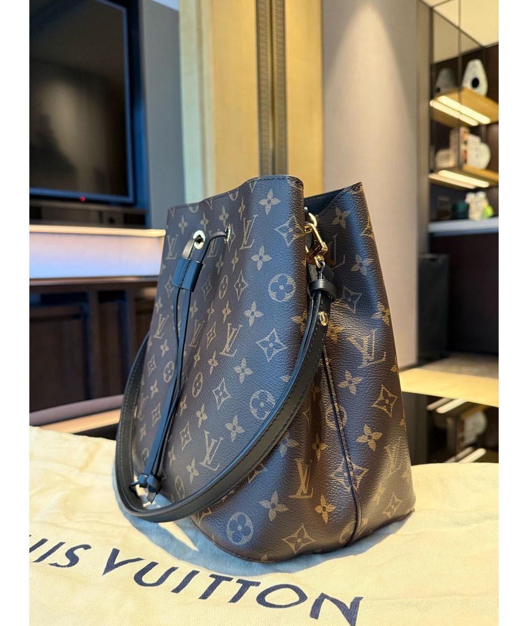 LOUIS VUITTON Черная кожаная сумка тоут, фото 4