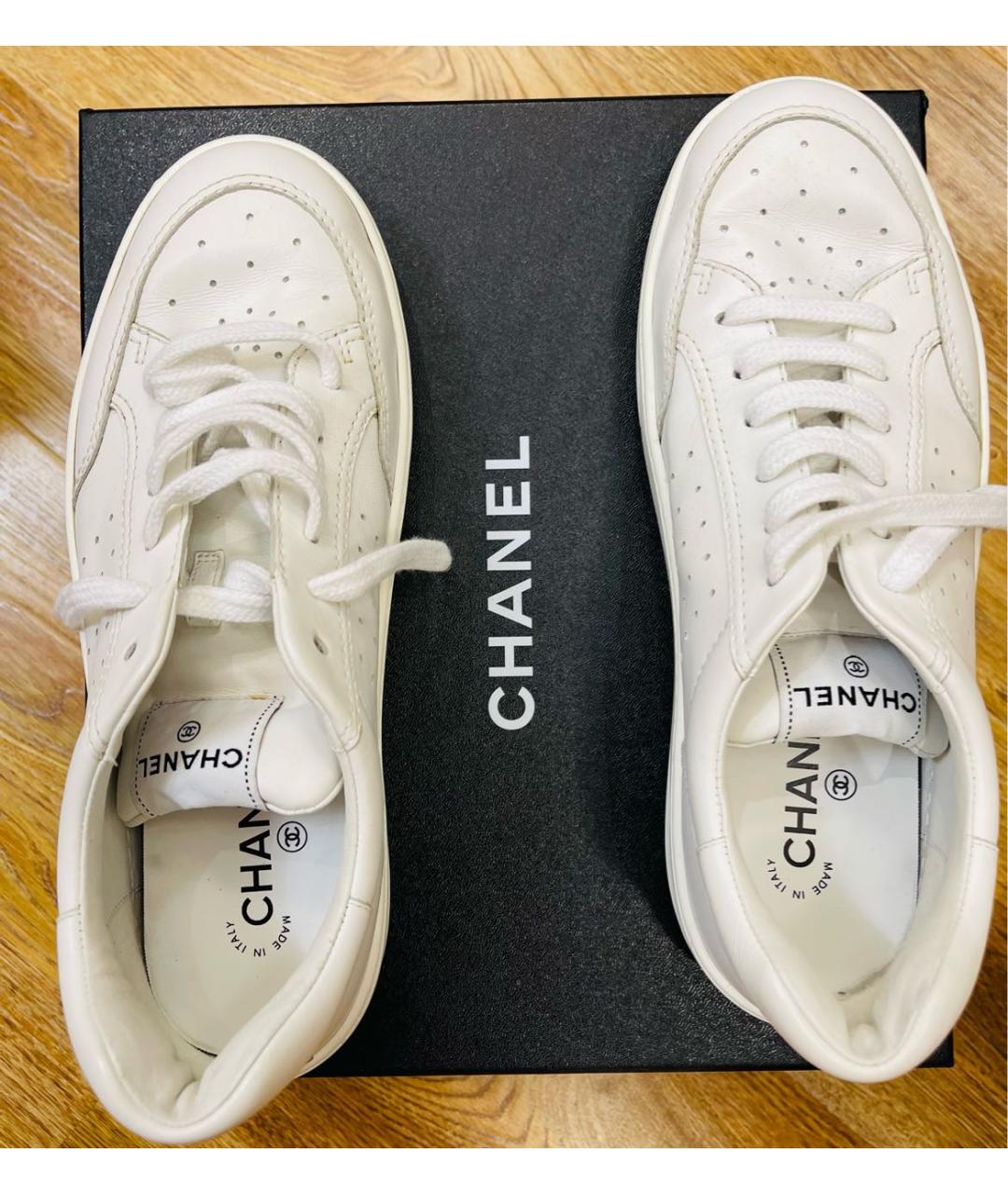 CHANEL Белые кожаные кроссовки, фото 2