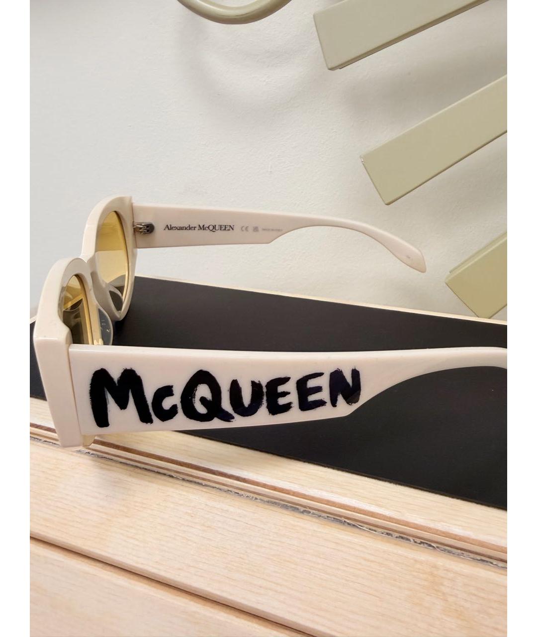 ALEXANDER MCQUEEN Бежевые пластиковые солнцезащитные очки, фото 2