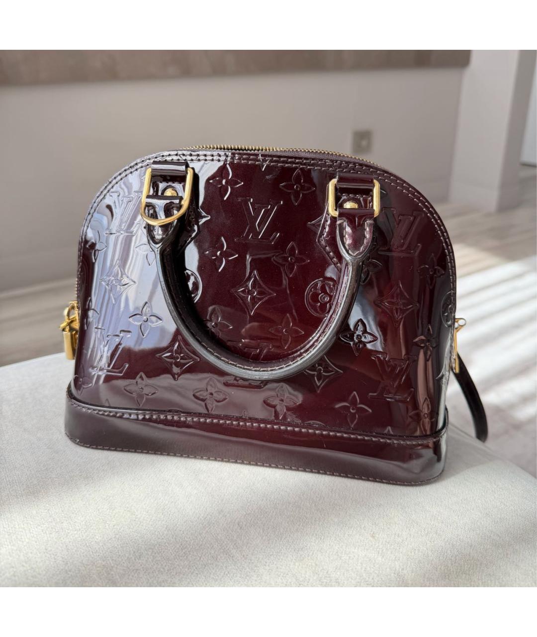 LOUIS VUITTON Бордовая сумка с короткими ручками из лакированной кожи, фото 8