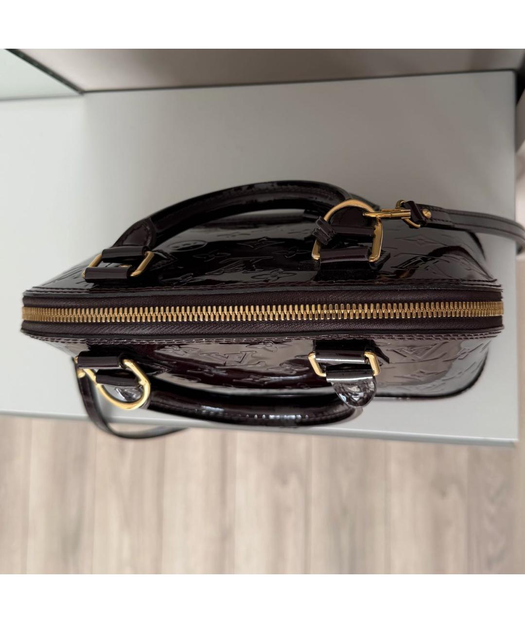 LOUIS VUITTON Бордовая сумка с короткими ручками из лакированной кожи, фото 3