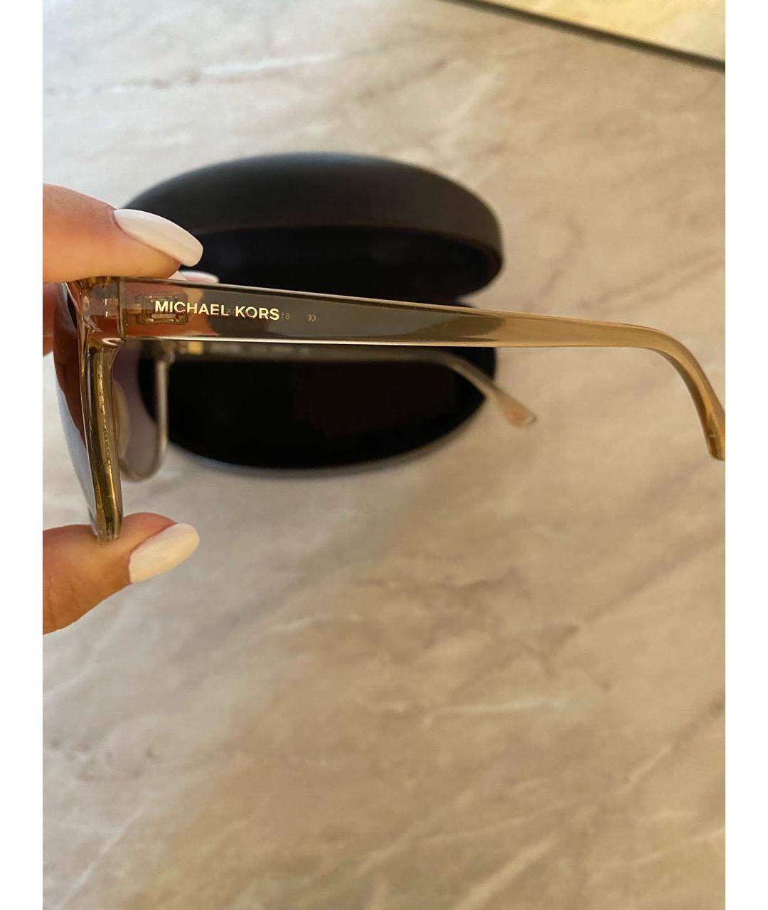 MICHAEL KORS Коричневые пластиковые солнцезащитные очки, фото 3