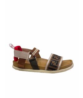 FENDI Сандалии и шлепанцы