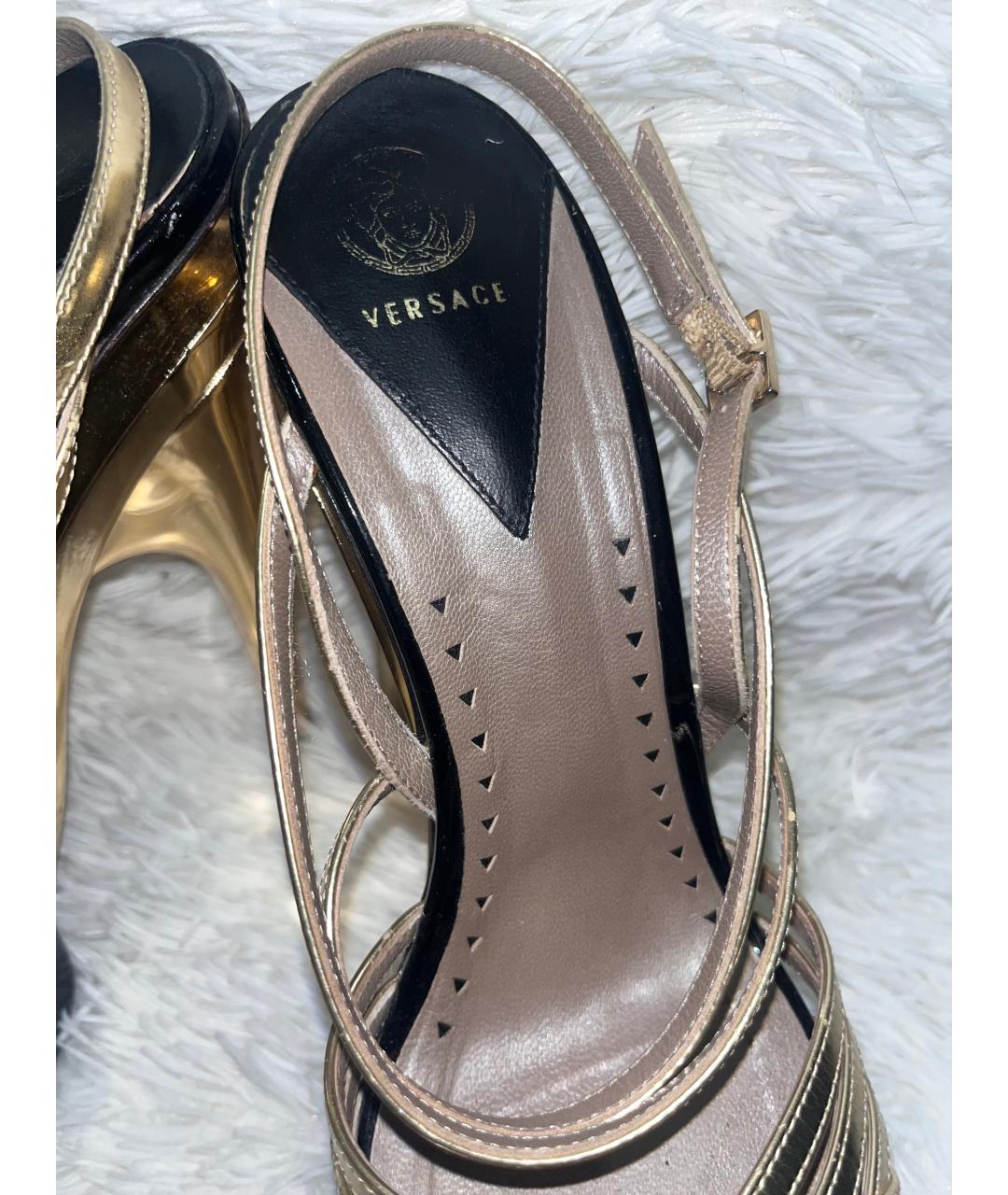 VERSACE Золотые босоножки, фото 3