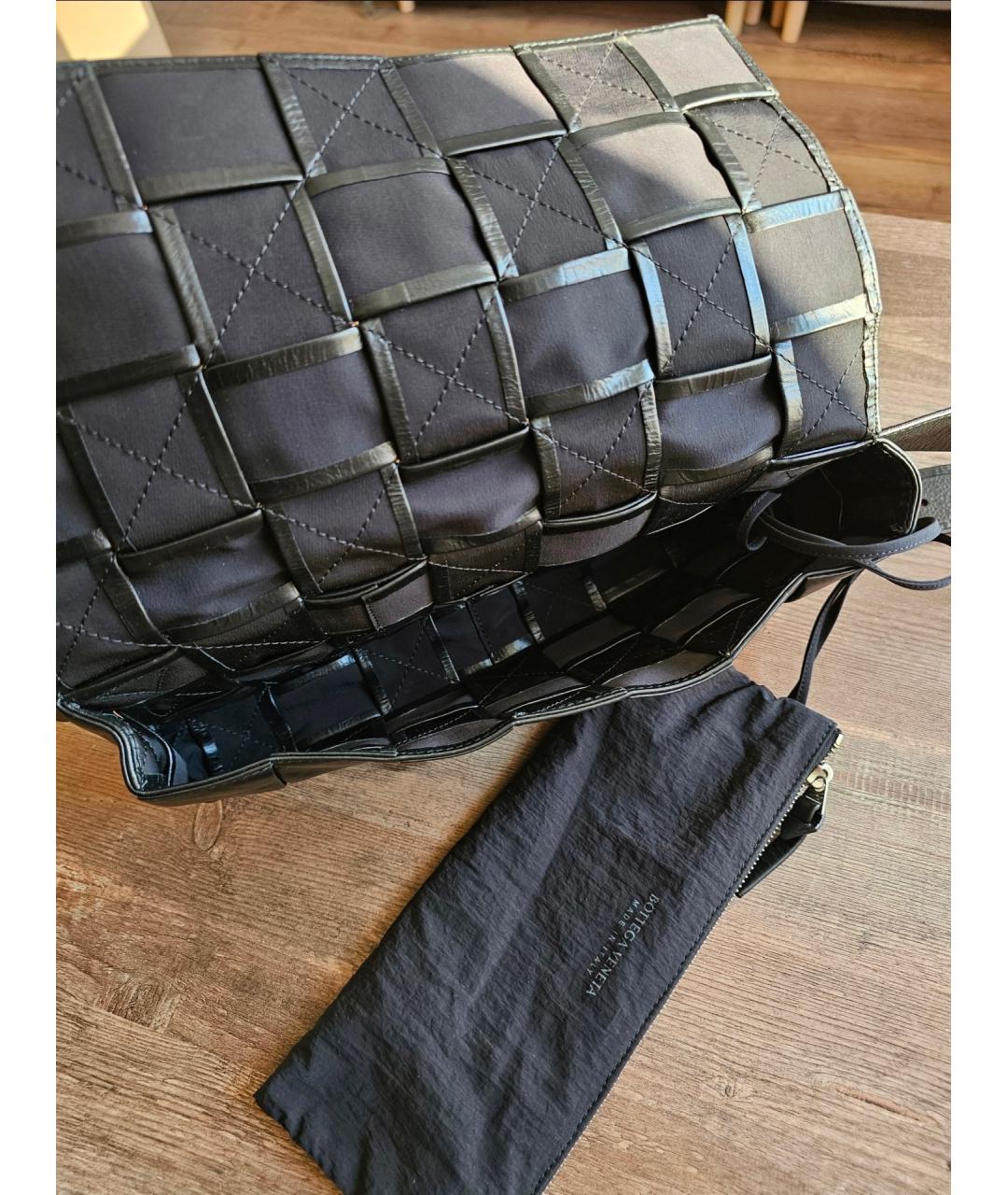 BOTTEGA VENETA Черная кожаная сумка на плечо, фото 5