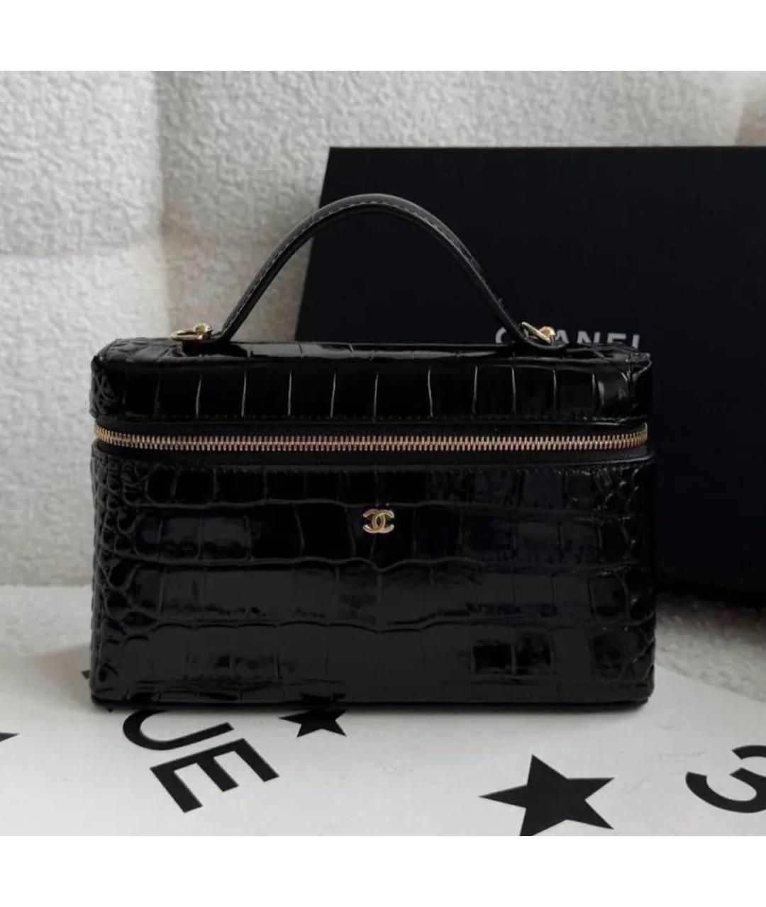 CHANEL Черная сумка с короткими ручками из лакированной кожи, фото 3