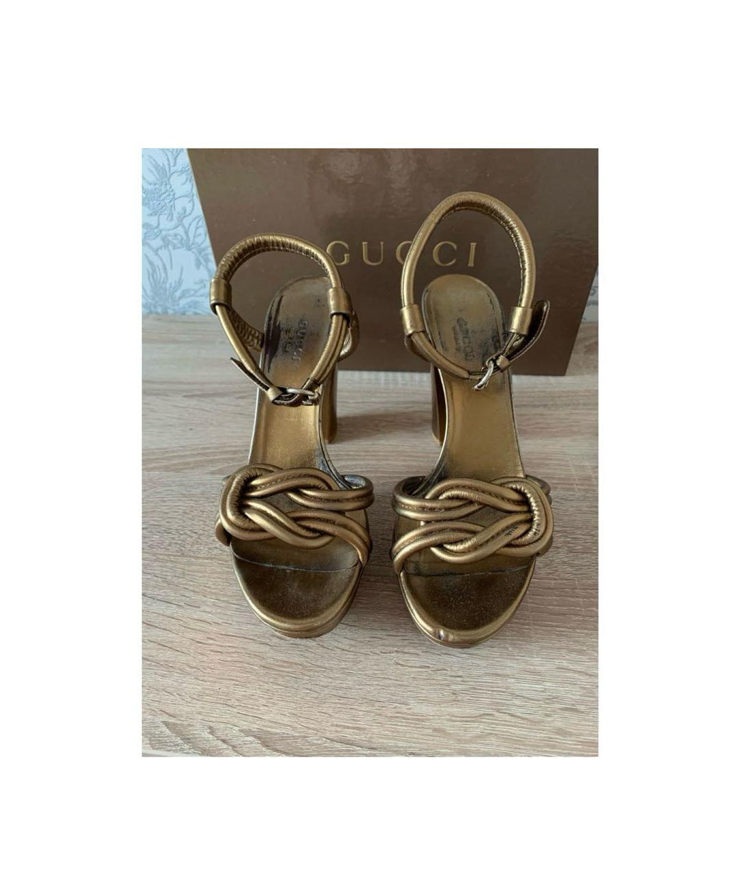GUCCI Золотые кожаные босоножки, фото 2