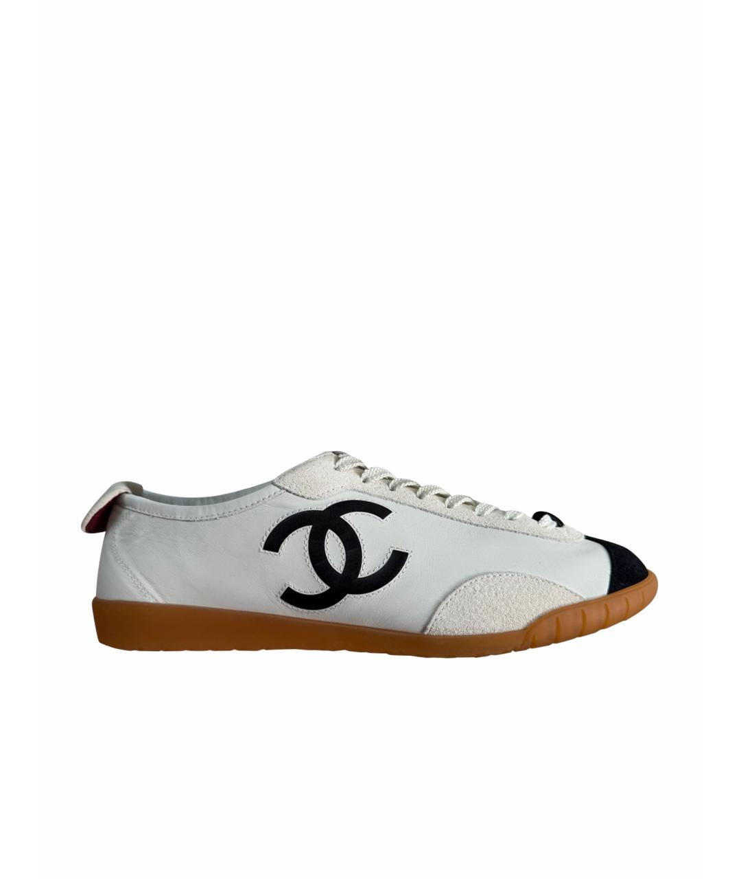 CHANEL Белые кожаные кроссовки, фото 1