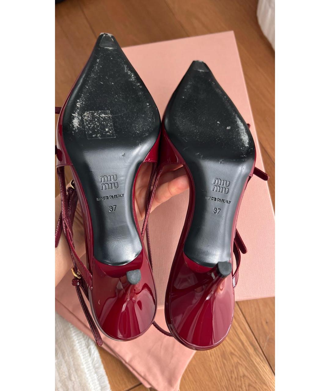 MIU MIU Бордовые мюли из лакированной кожи, фото 4