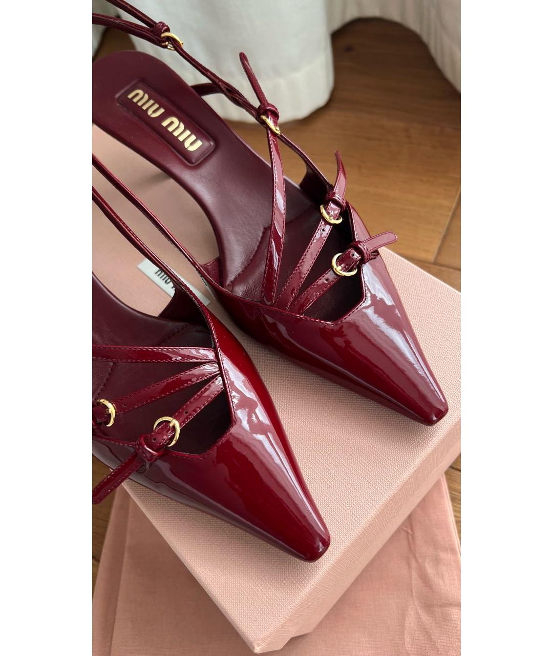 MIU MIU Бордовые мюли из лакированной кожи, фото 3