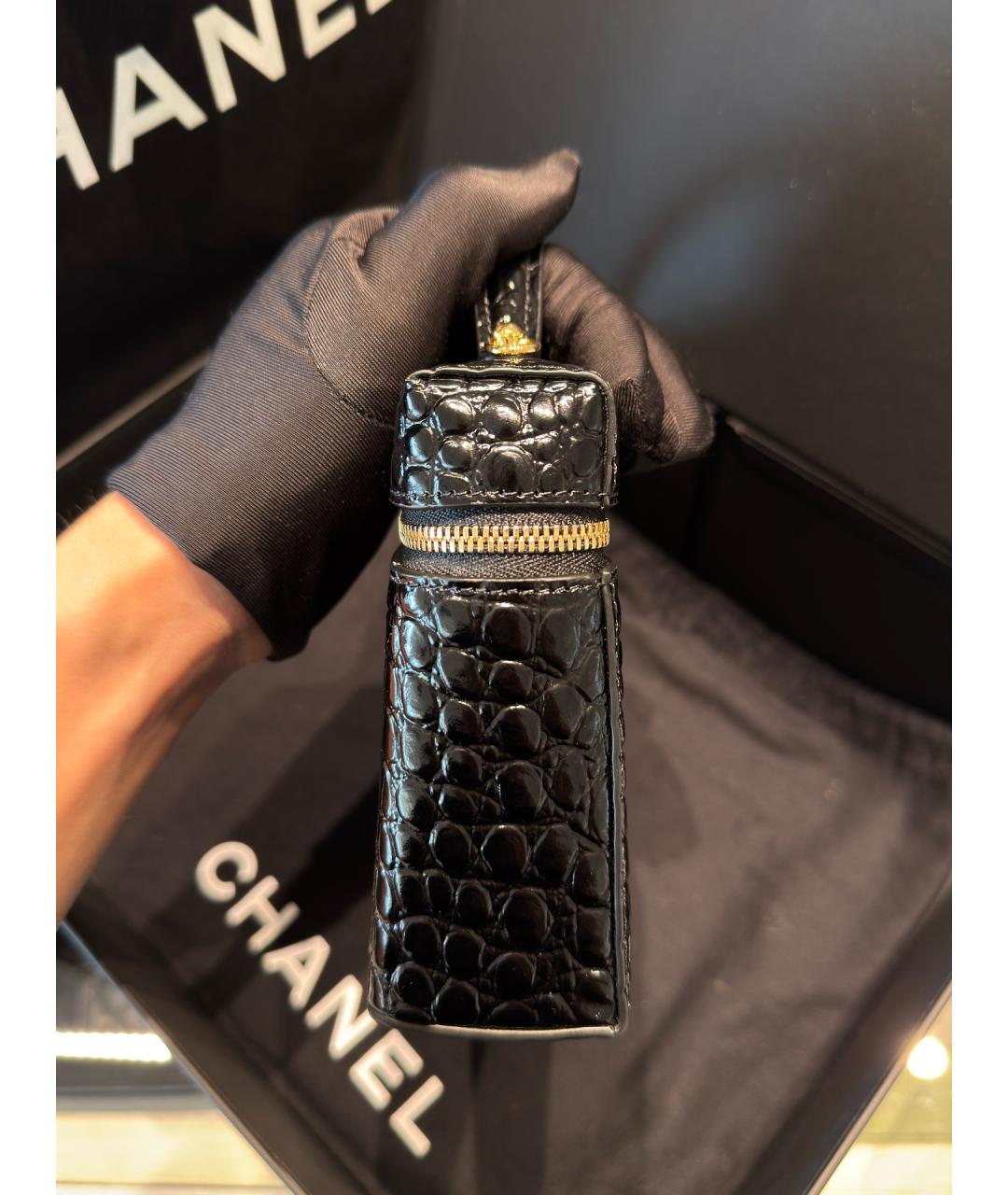 CHANEL Черная сумка с короткими ручками из кожи аллигатора, фото 4