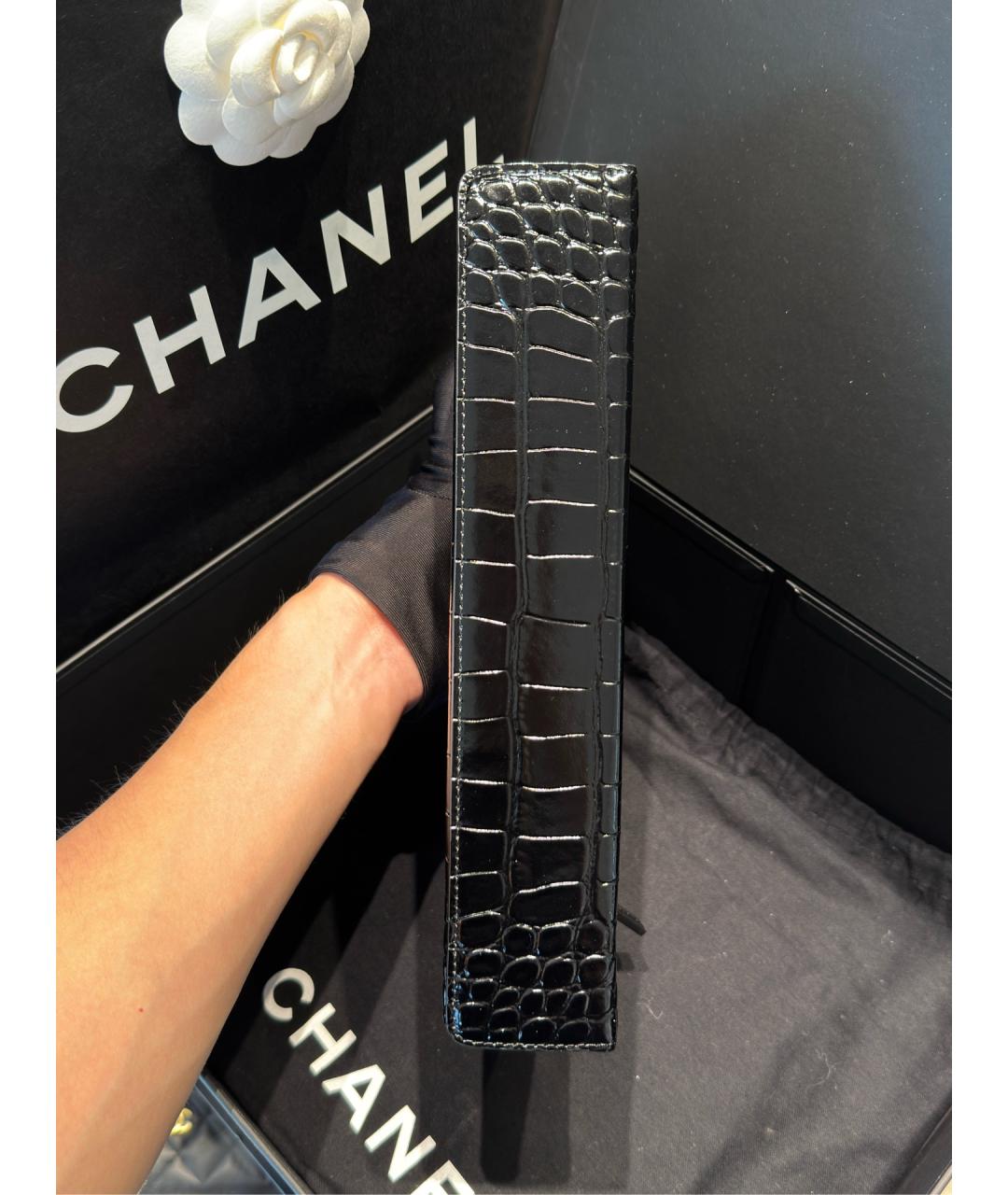 CHANEL Черная сумка с короткими ручками из кожи аллигатора, фото 6