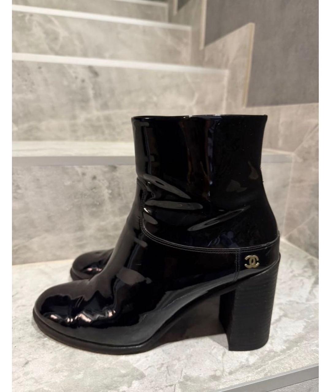 CHANEL Черные ботильоны из лакированной кожи, фото 5