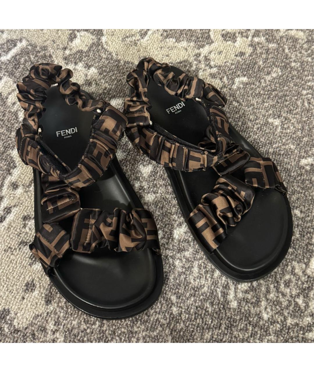 FENDI Коричневые босоножки, фото 2